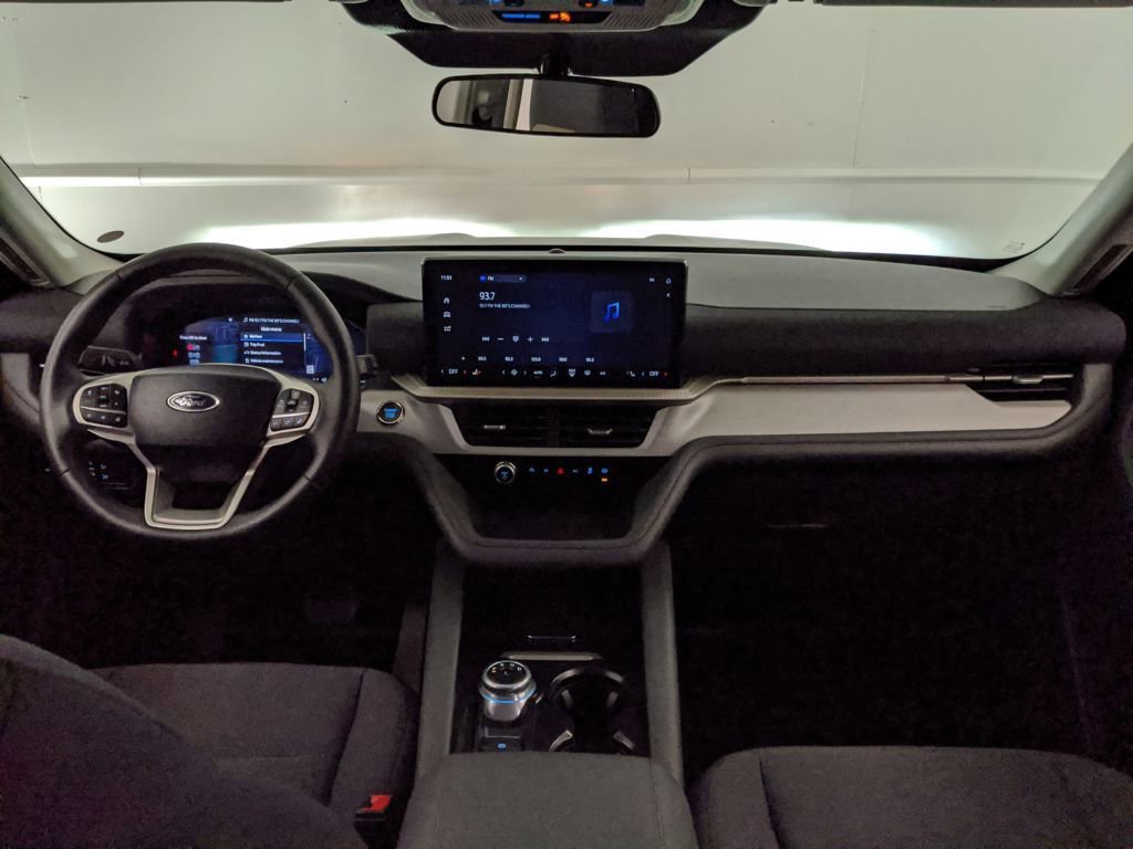 Certified 2025 Ford Explorer Active image 7