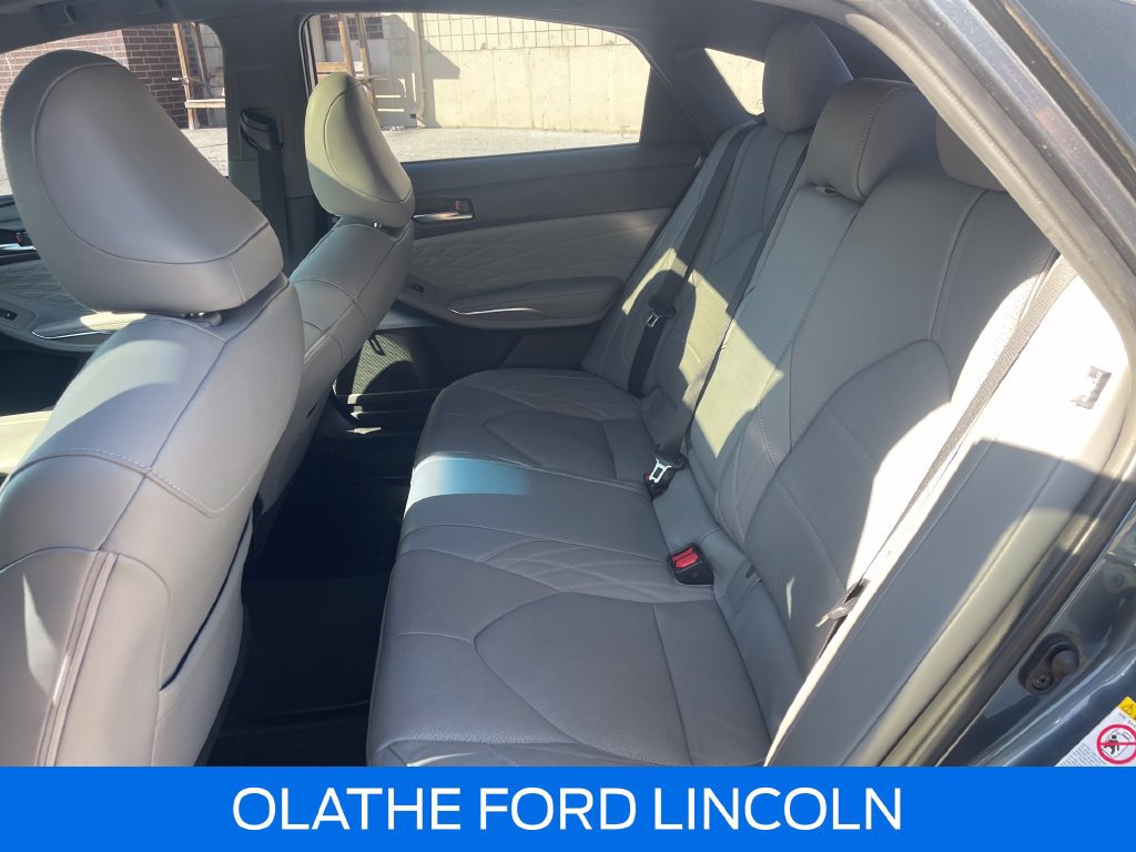 Used 2019 Toyota Avalon Limited FWD image 21