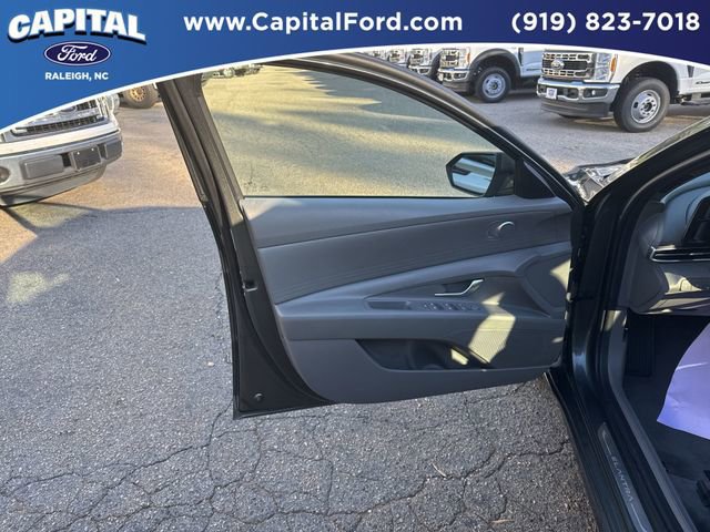 Used 2024 Hyundai Elantra SE image 19