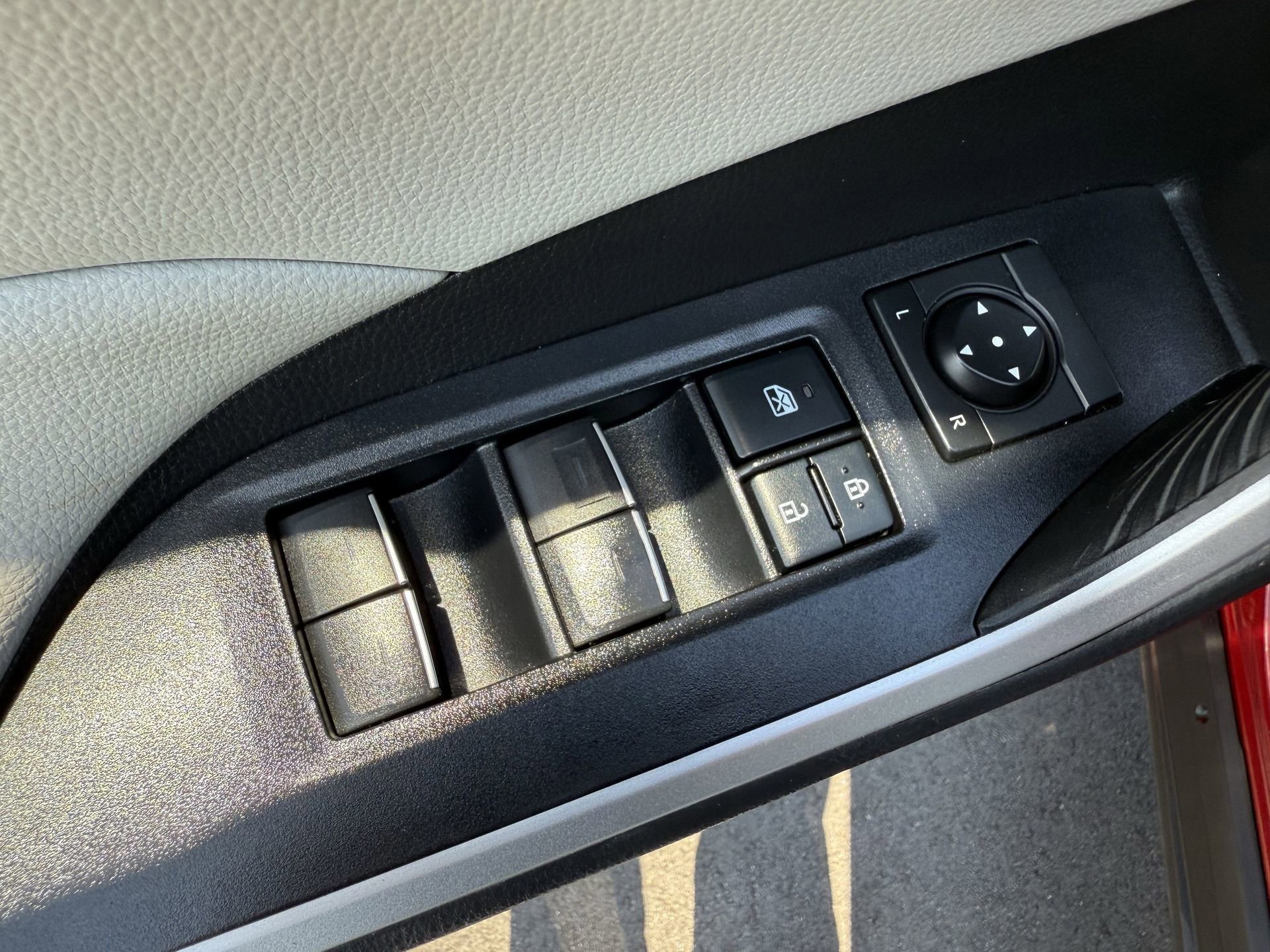 Used 2022 Toyota RAV4 XLE image 27