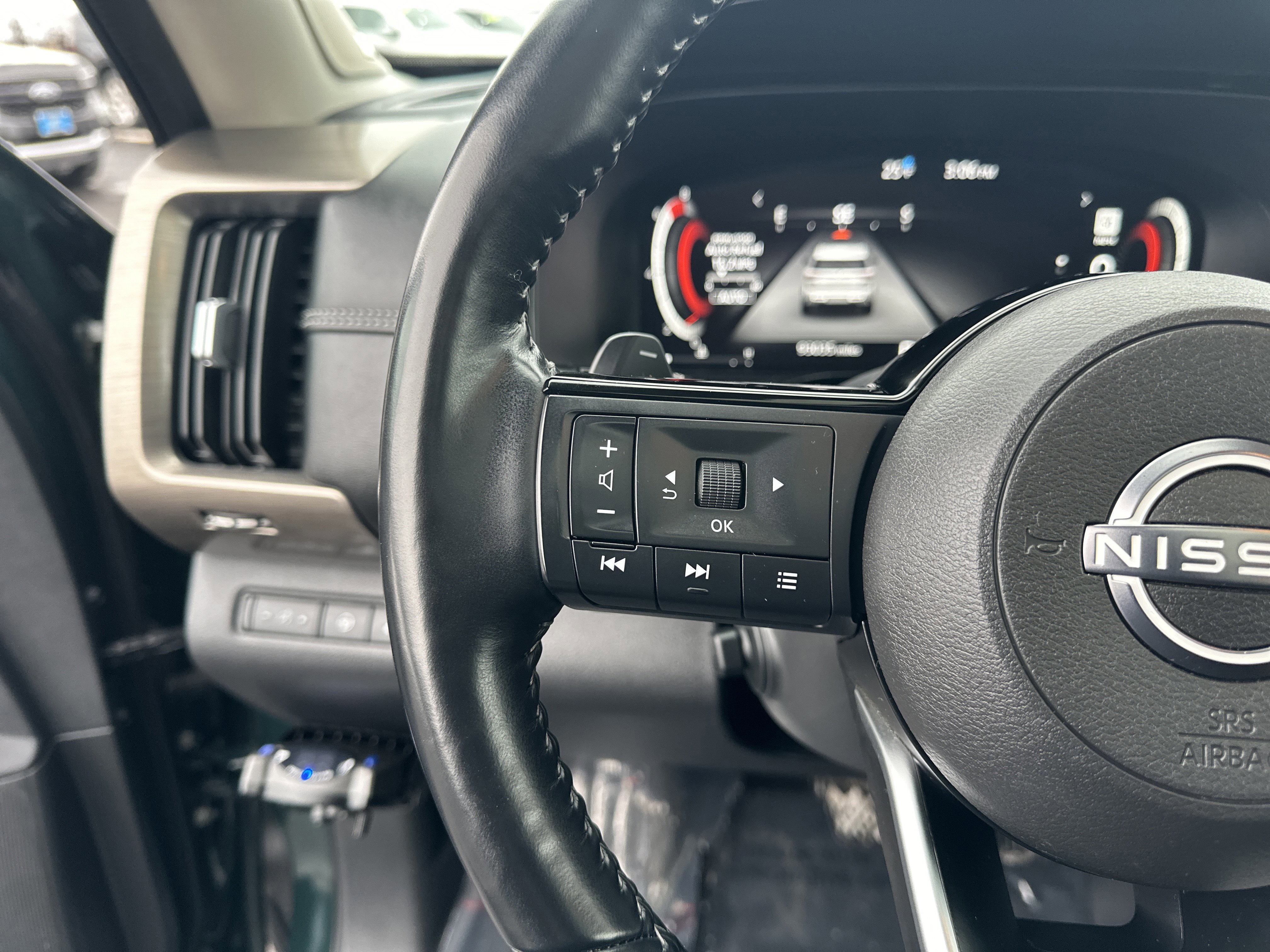 Used 2022 Nissan Pathfinder Platinum w/ Cargo Package image 21