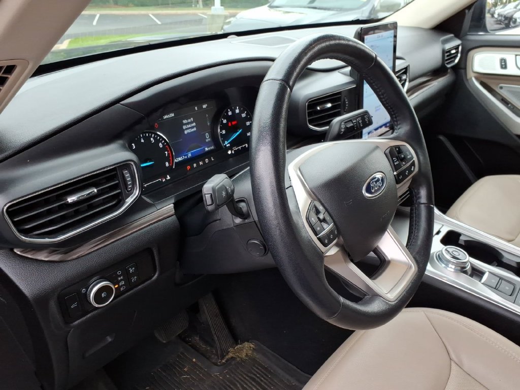 Certified 2023 Ford Explorer Limited w/ Limited Technology Package AWD/4WD image 18
