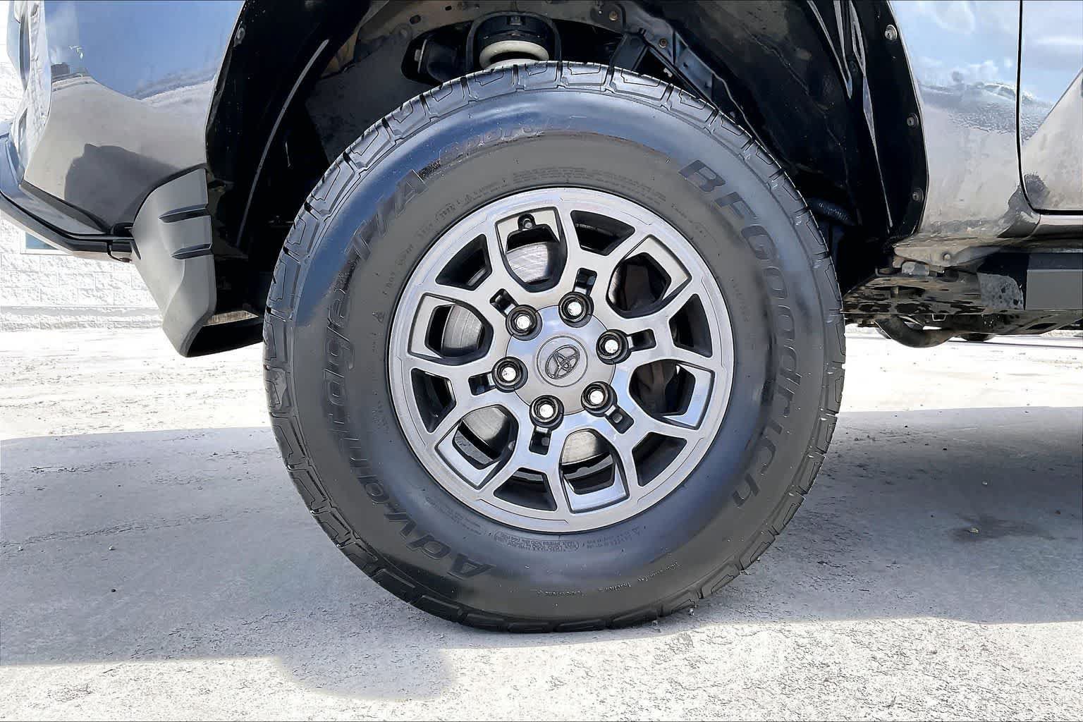 Used 2018 Toyota Tacoma SR5 RWD image 8