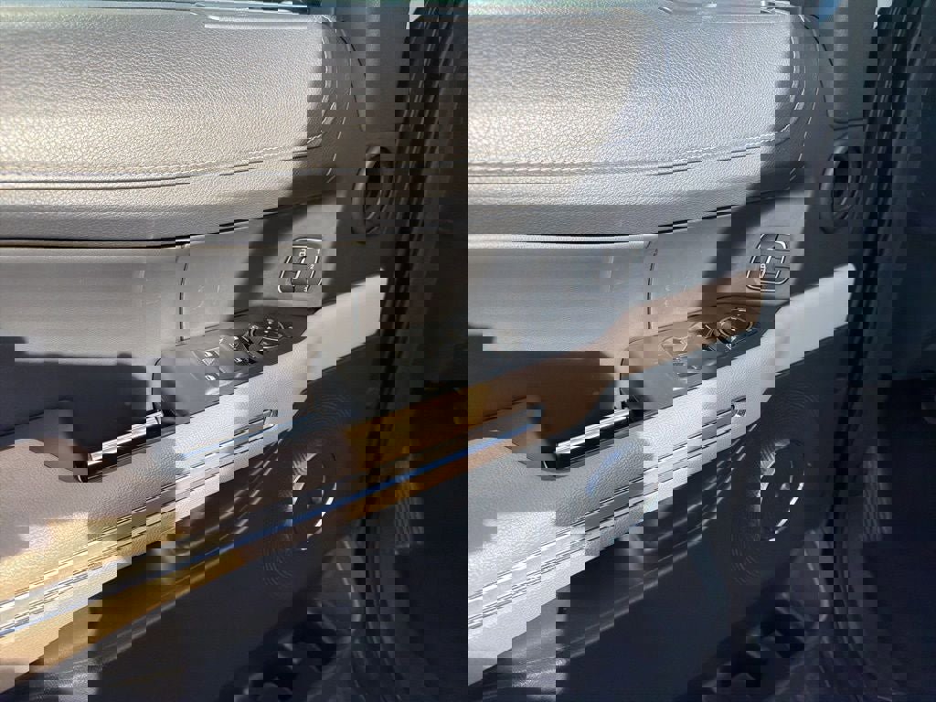 Certified 2024 Ford Expedition Limited image 9