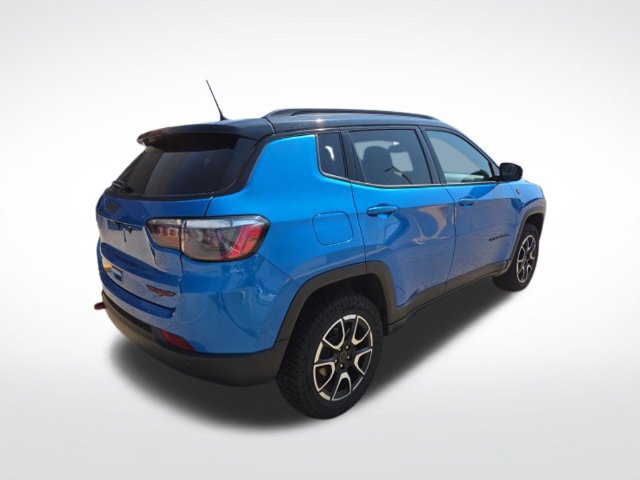 Used 2025 Jeep Compass Trailhawk AWD/4WD image 9