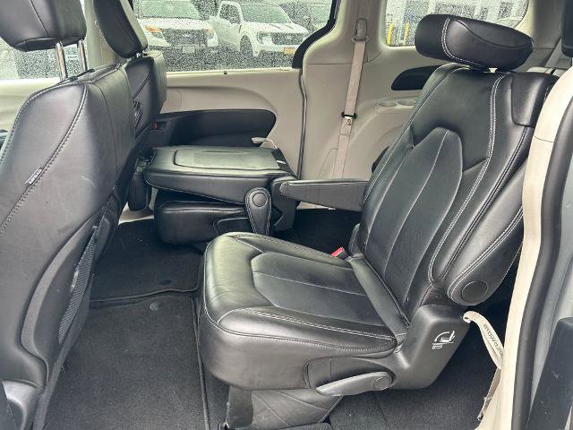 Used 2024 Chrysler Pacifica Touring-L image 9