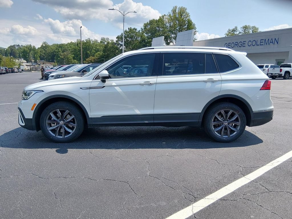 Used 2023 Volkswagen Tiguan SE w/ Panoramic Sunroof Package FWD image 7