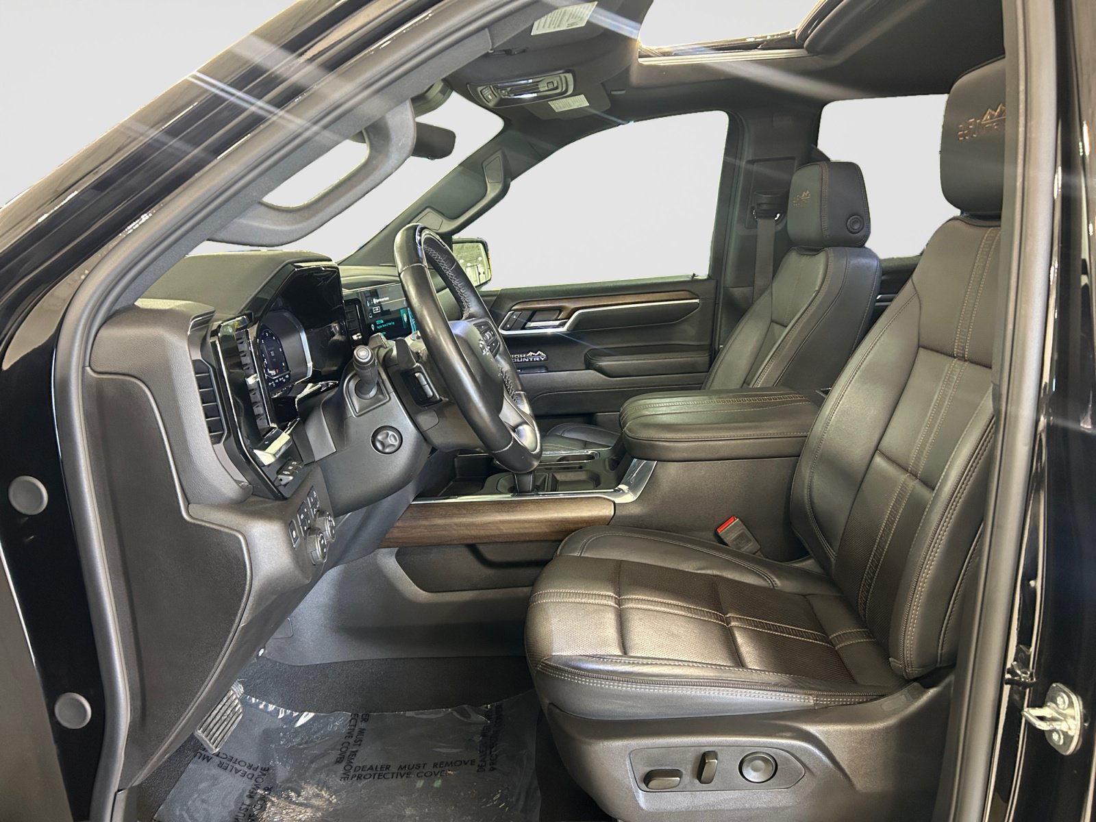 Used 2025 Chevrolet Silverado 1500 High Country w/ High Country Premium Package AWD/4WD image 12