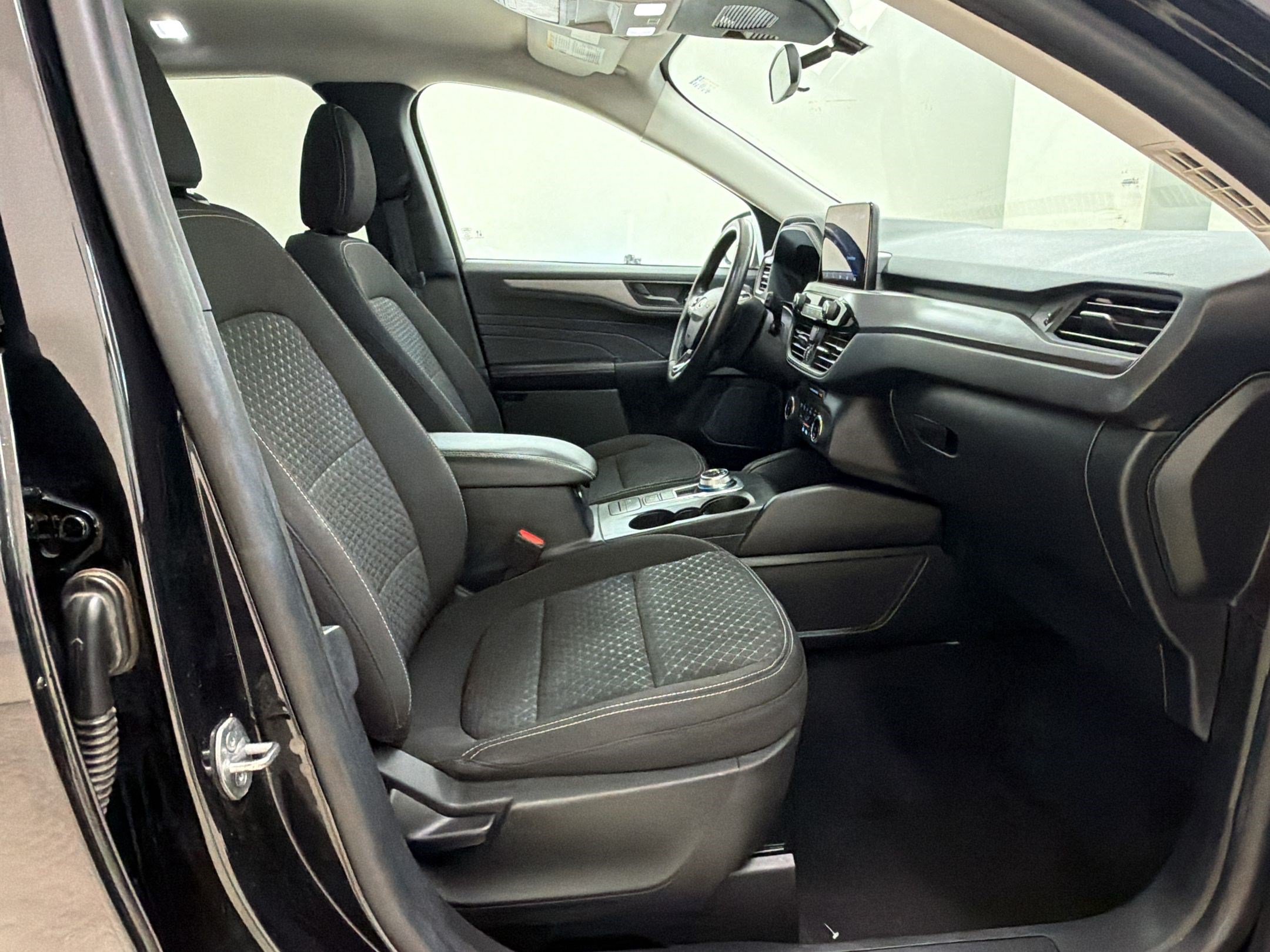 Certified 2023 Ford Escape Active AWD/4WD image 25