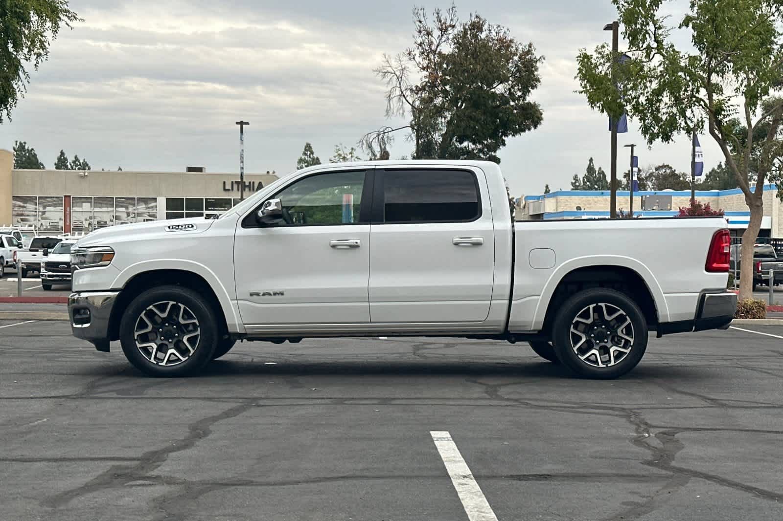 Used 2025 RAM 1500 Laramie AWD/4WD image 6