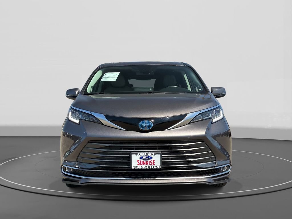 Used 2022 Toyota Sienna Limited AWD/4WD image 3