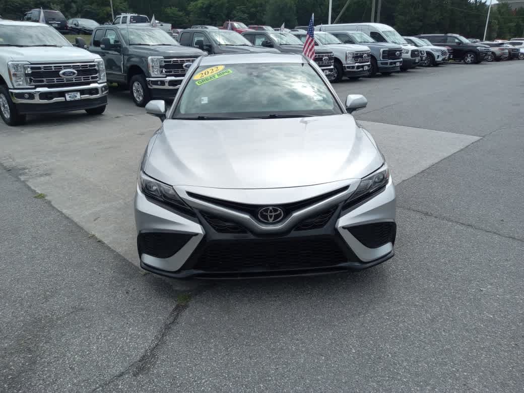 Used 2022 Toyota Camry SE FWD image 2