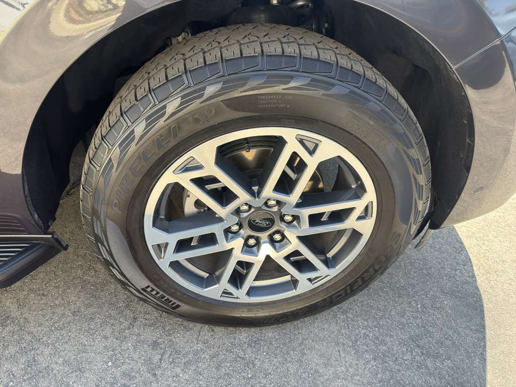 Certified 2025 Ford Expedition Active AWD/4WD image 5