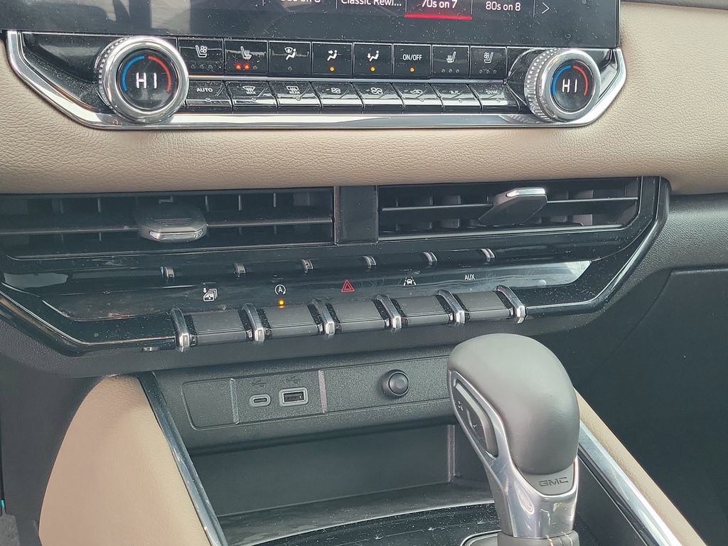 Used 2024 GMC Canyon Denali image 28