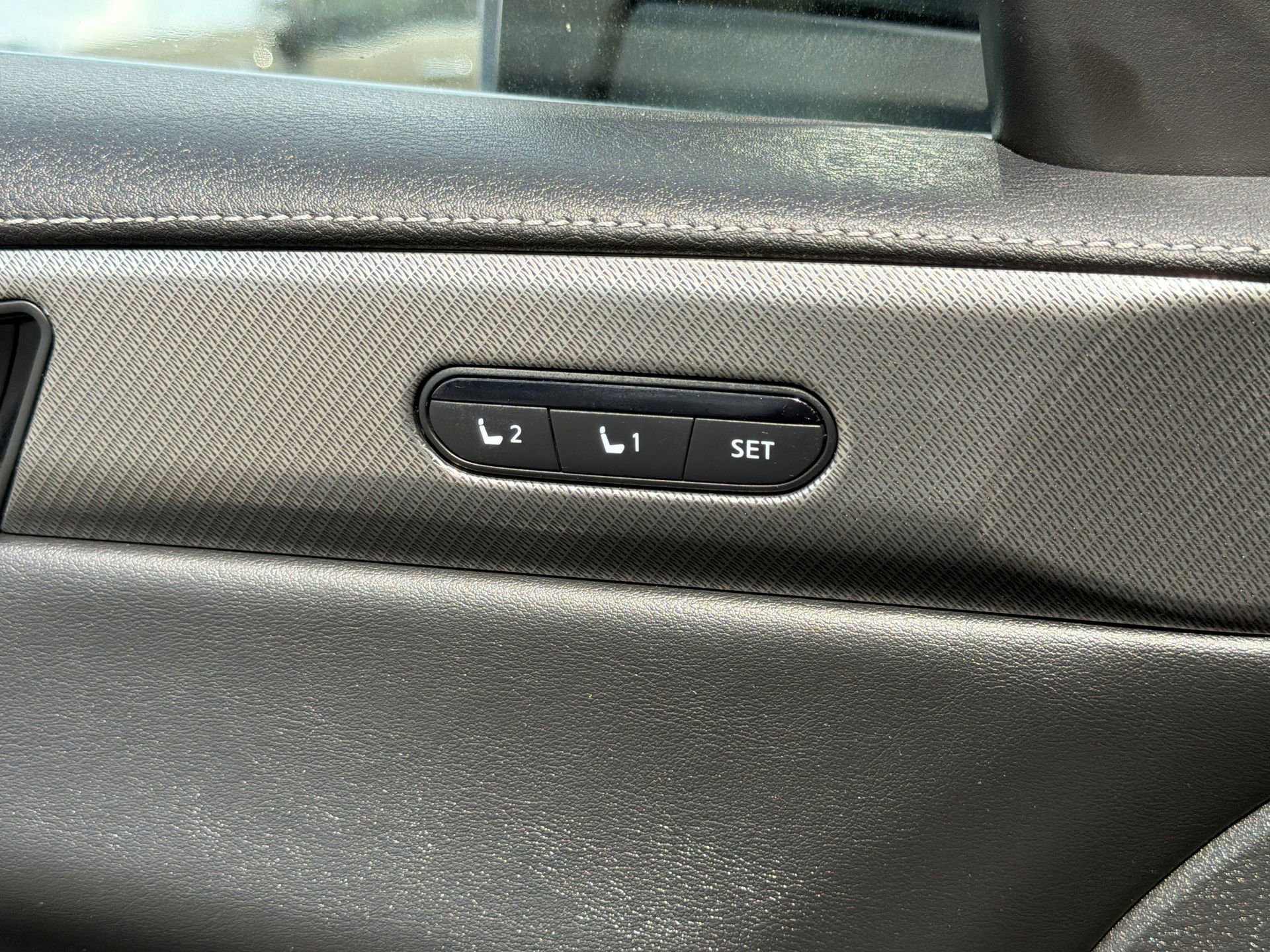 Used 2023 INFINITI QX60 Luxe w/ Performance Audio Package image 25