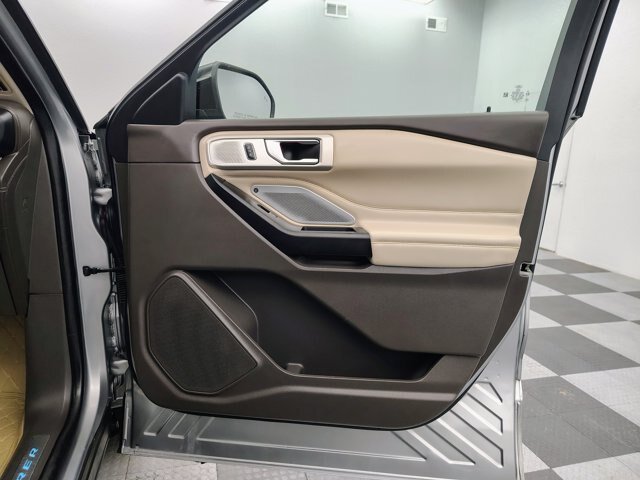 Certified 2020 Ford Explorer Platinum w/ Premium Technology Package AWD/4WD image 29
