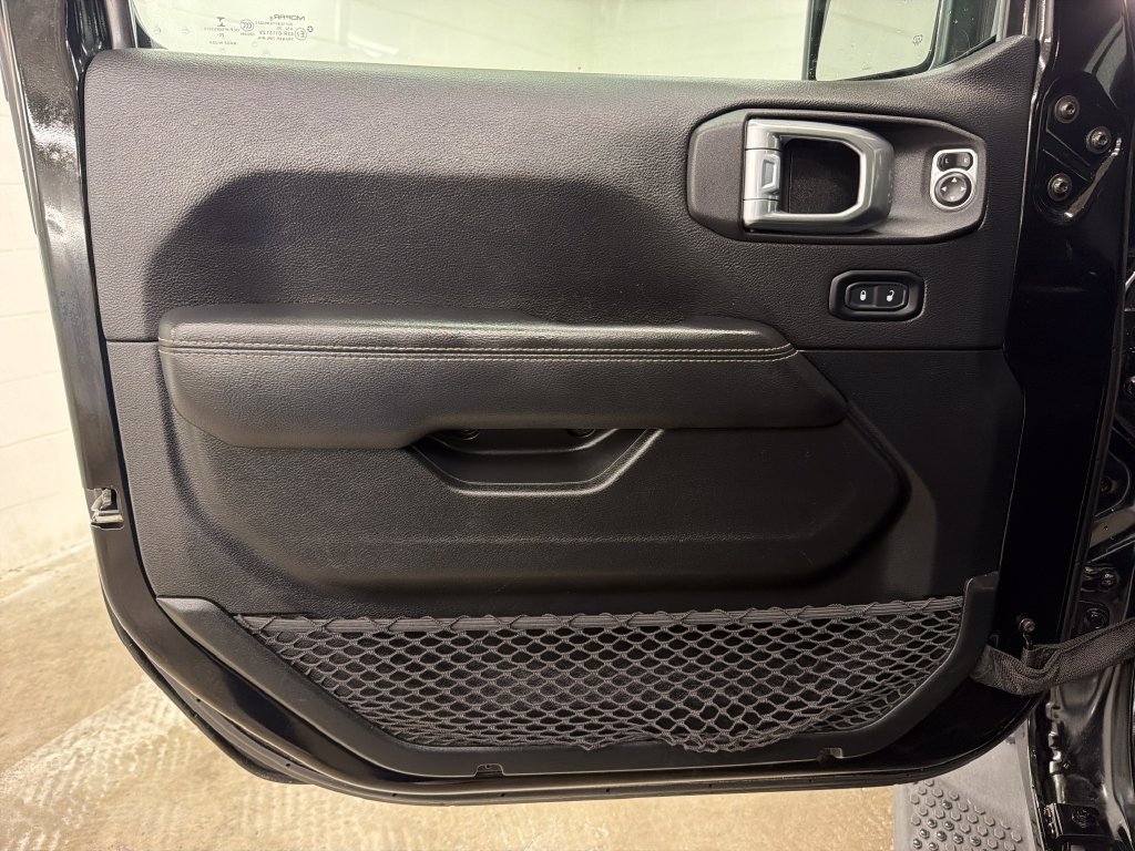 Used 2021 Jeep Wrangler Unlimited Sahara AWD/4WD image 16
