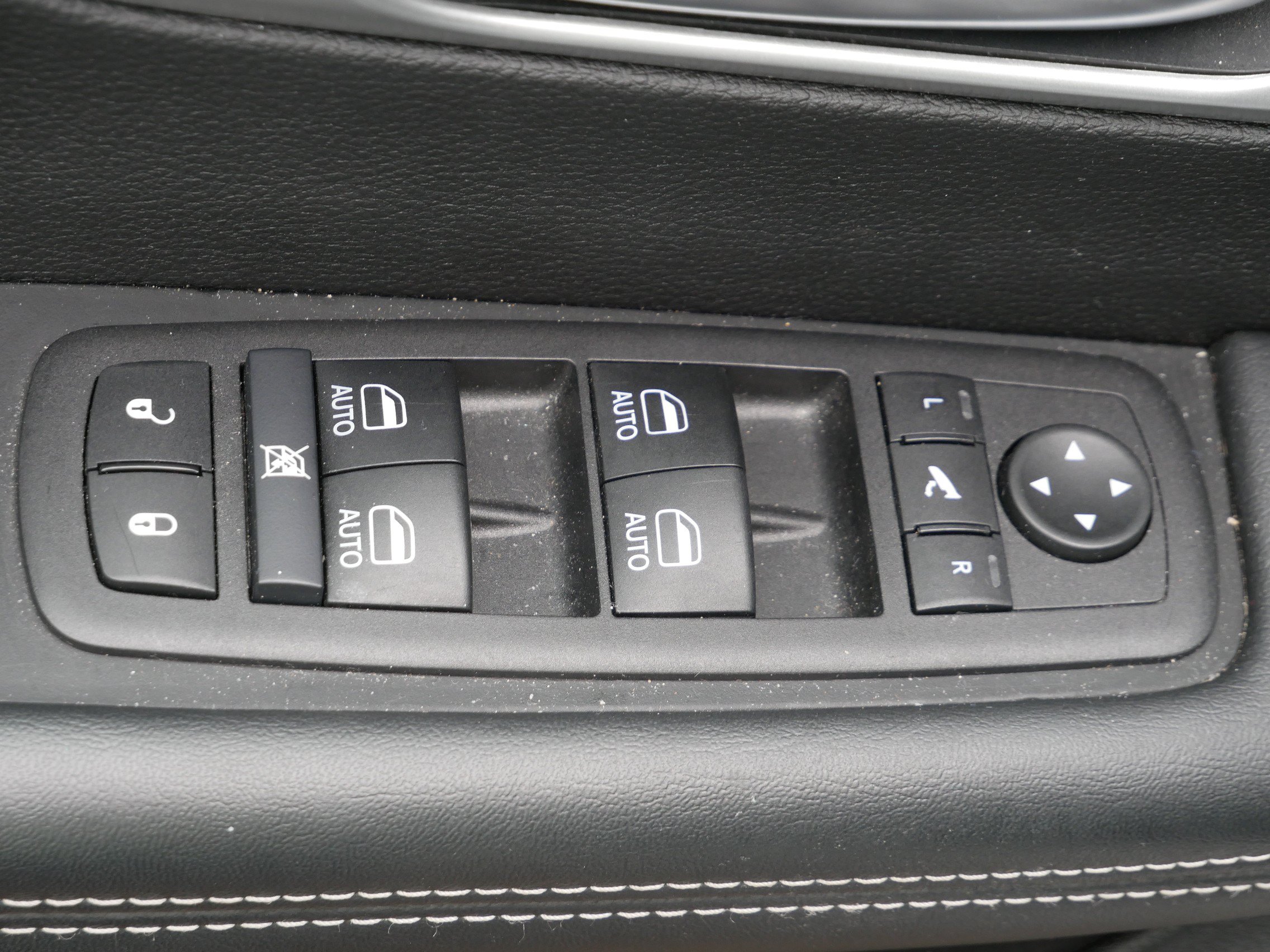 Used 2025 Chrysler Pacifica Limited FWD image 10