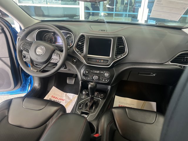 Used 2022 Jeep Cherokee Trailhawk w/ Comfort/Convenience Group AWD/4WD image 15