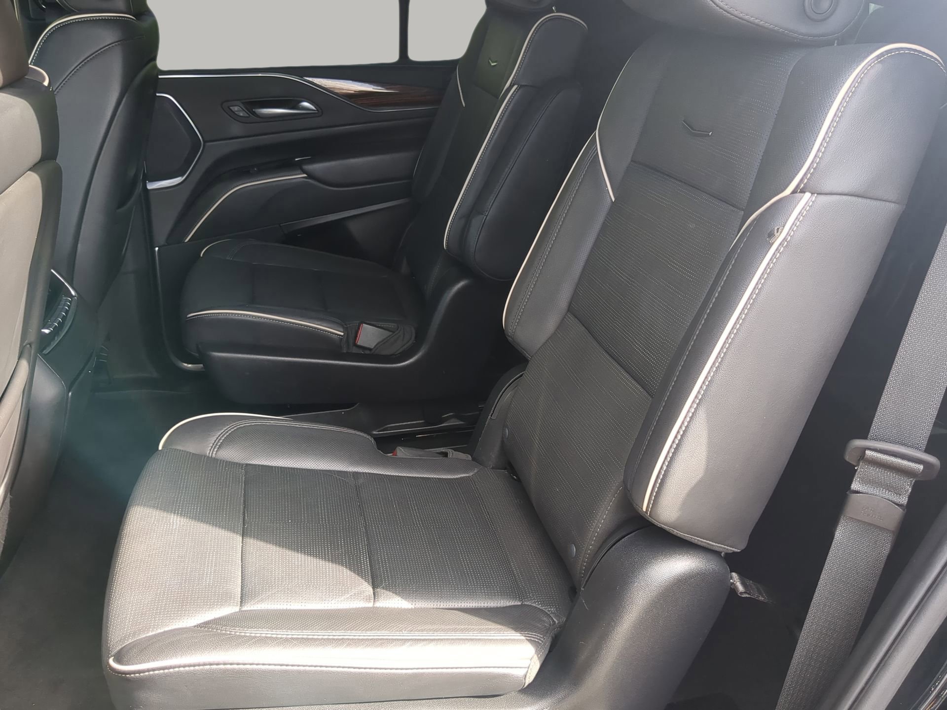 Used 2023 Cadillac Escalade Premium Luxury image 46