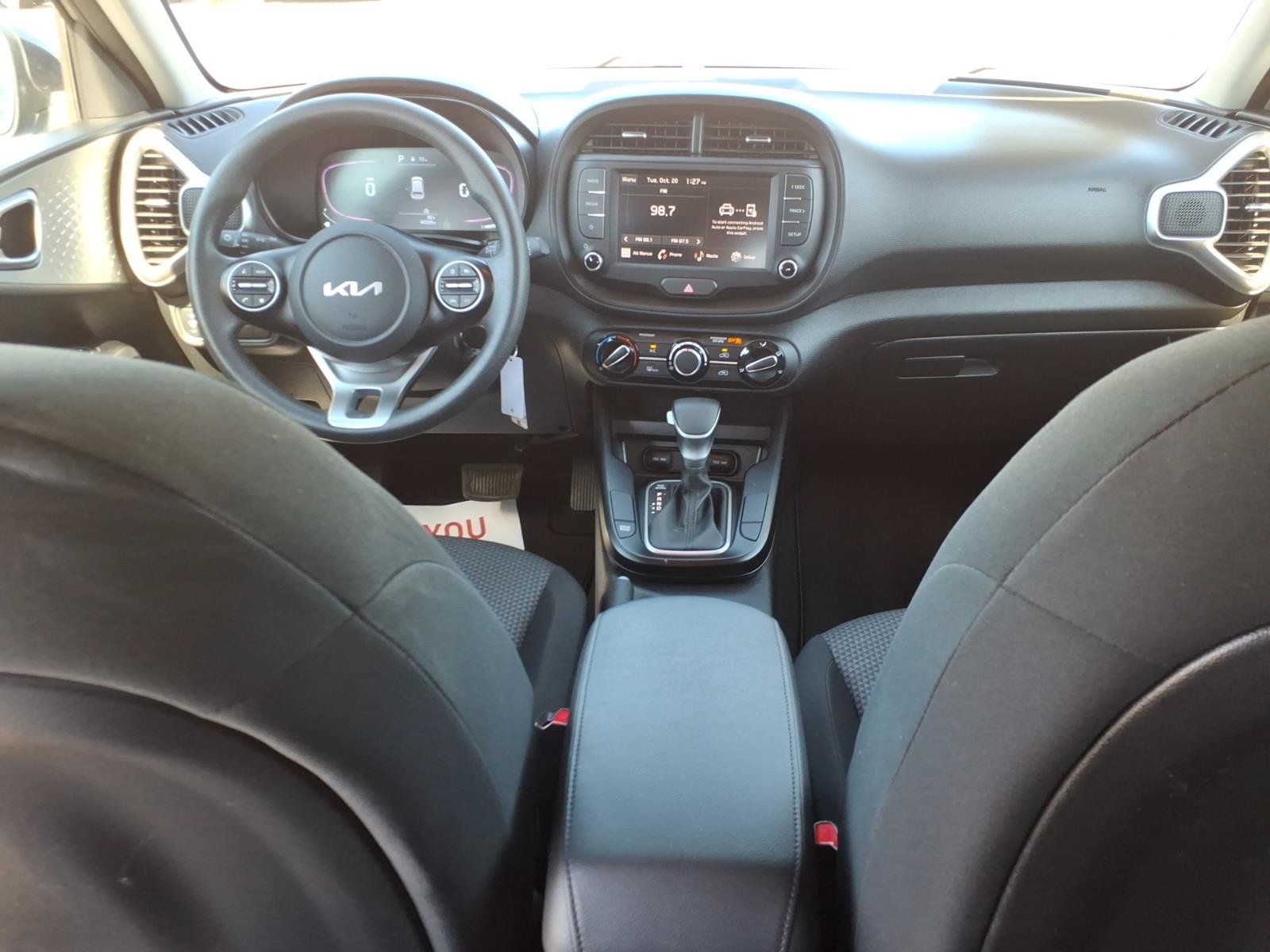 Used 2025 Kia Soul LX w/ LX Technology Package FWD image 18