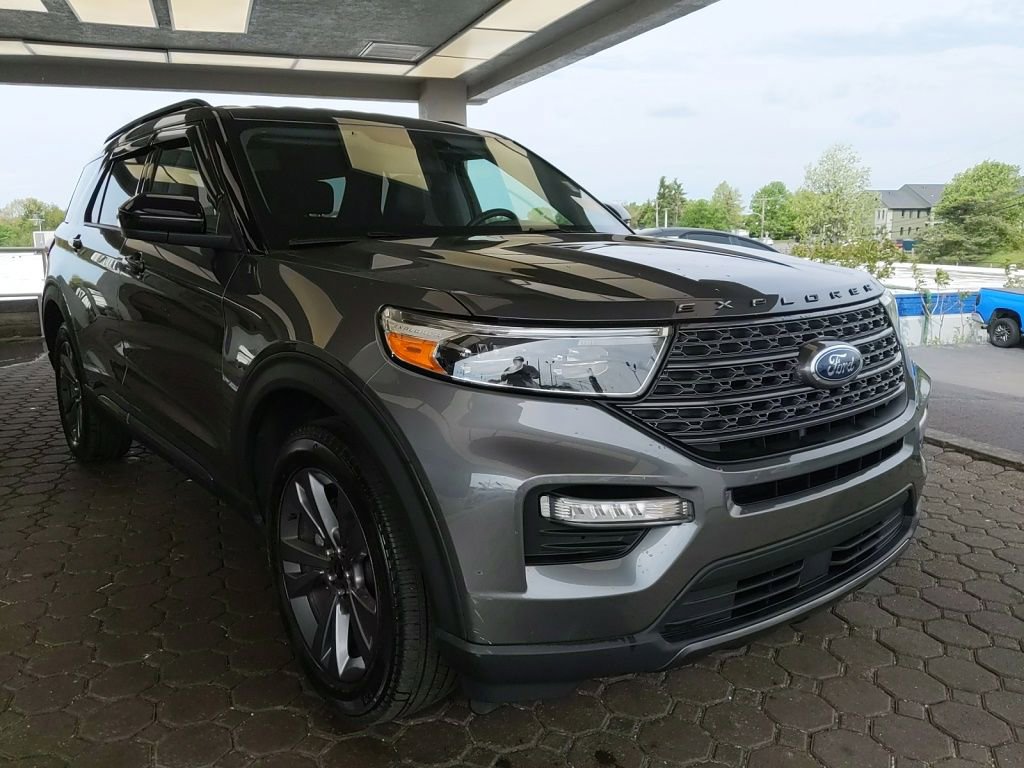 Certified 2023 Ford Explorer XLT w/ Equipment Group 202A AWD/4WD image 4