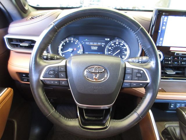 Used 2022 Toyota Highlander Platinum FWD image 14