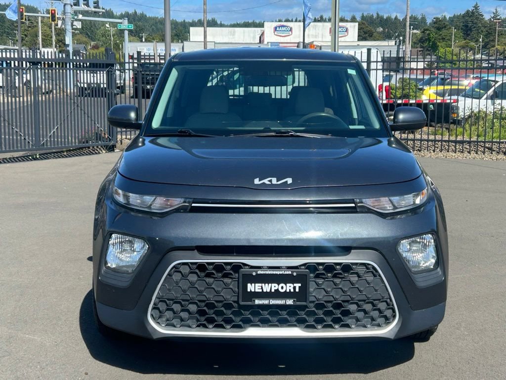 Used 2022 Kia Soul LX FWD image 2