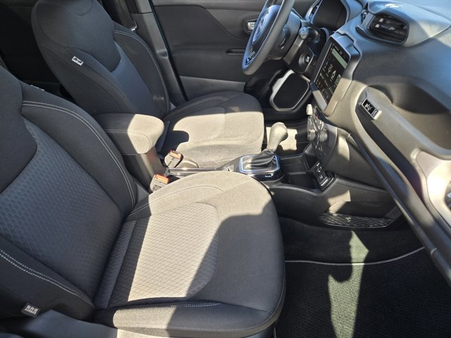 Used 2021 Jeep Renegade Latitude image 12