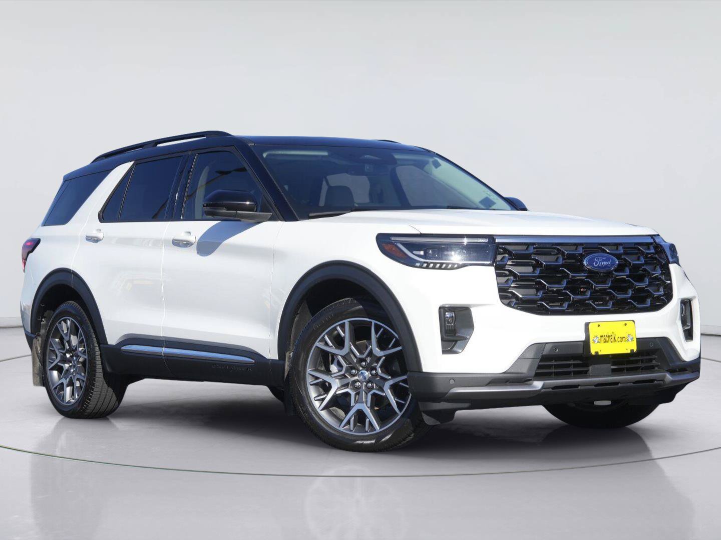 Certified 2025 Ford Explorer Platinum w/ Ultimate Package AWD/4WD image 2