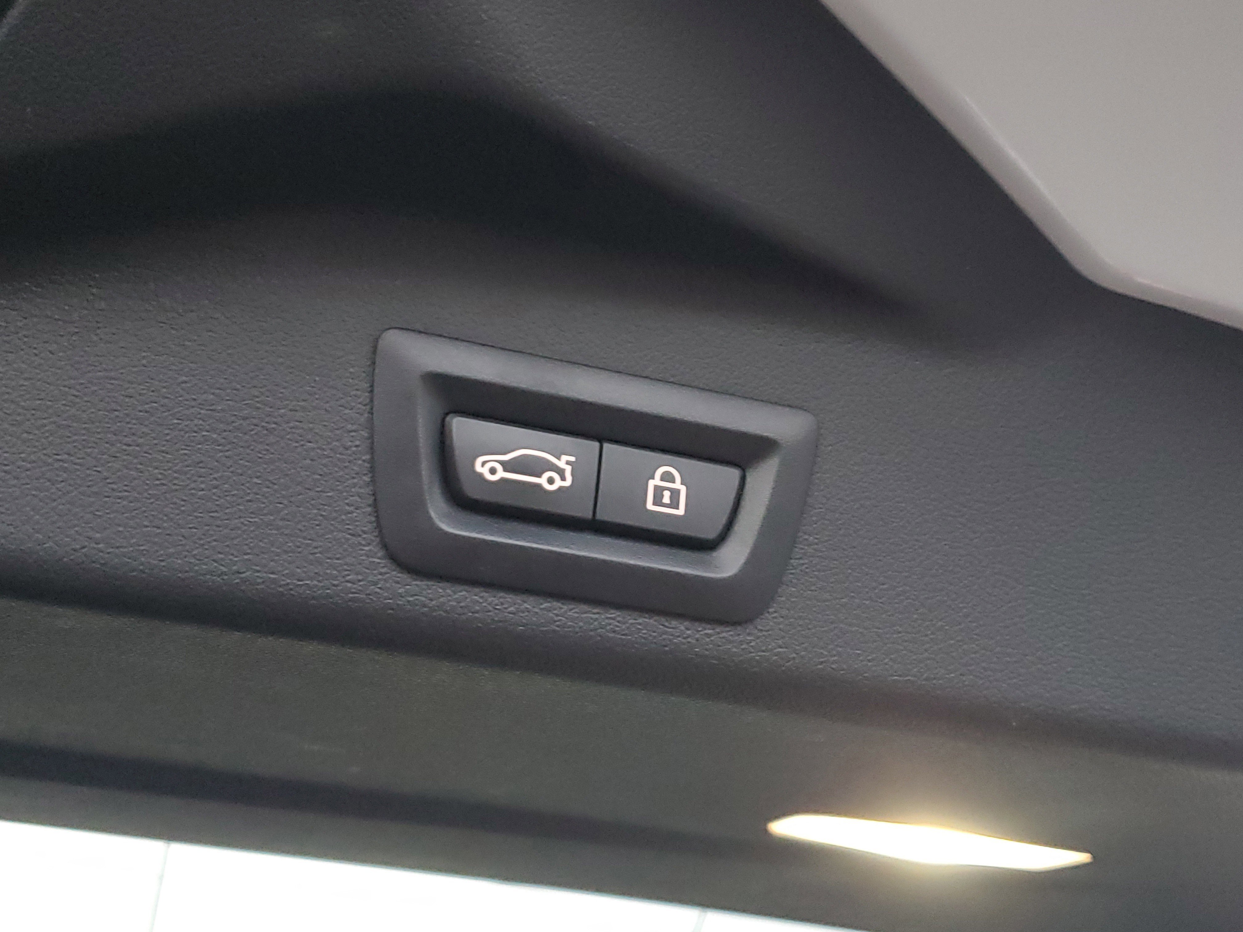 Used 2019 BMW X5 xDrive50i w/ M Sport Package image 8