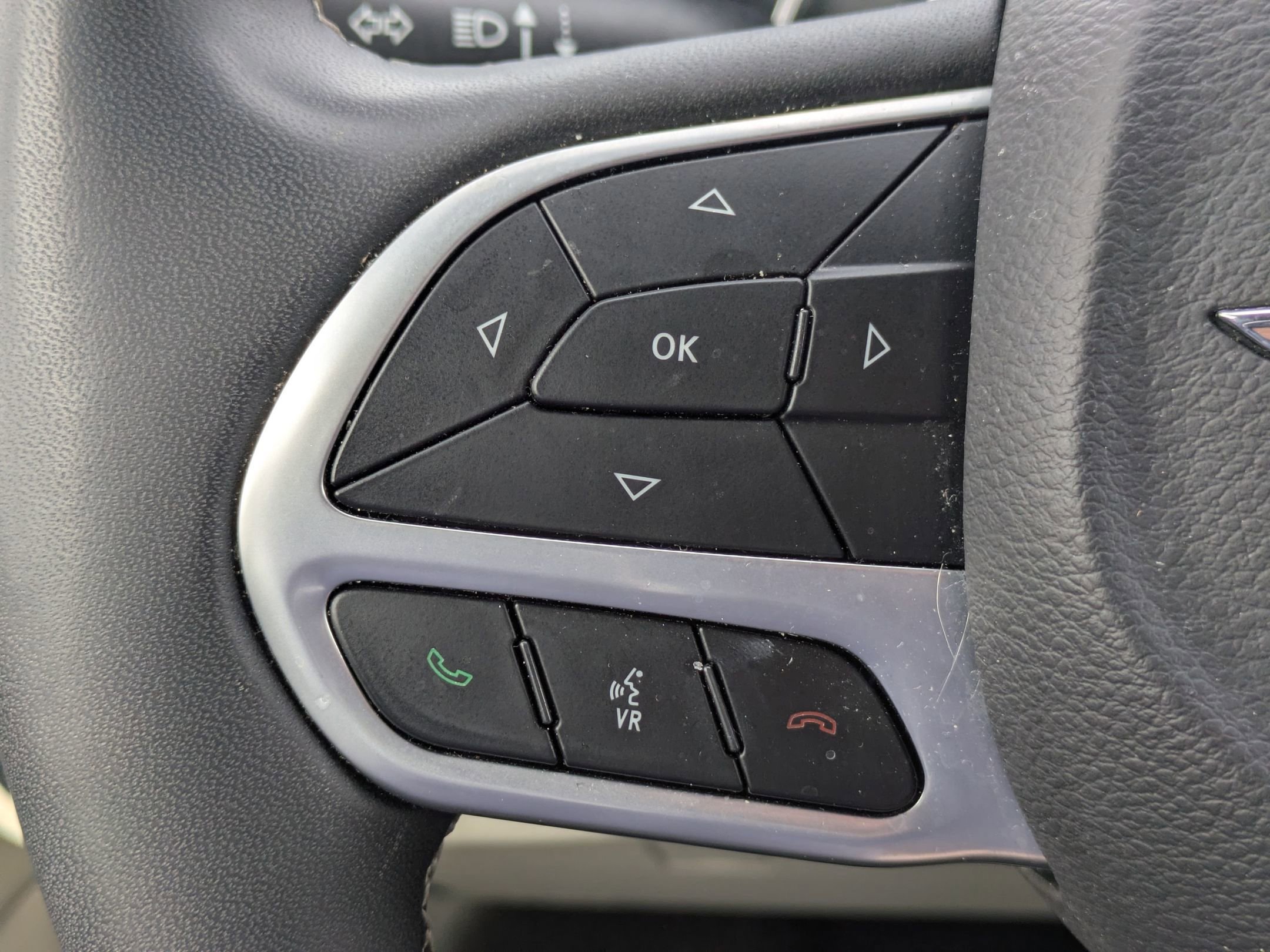 Used 2023 Chrysler Pacifica Touring-L image 15