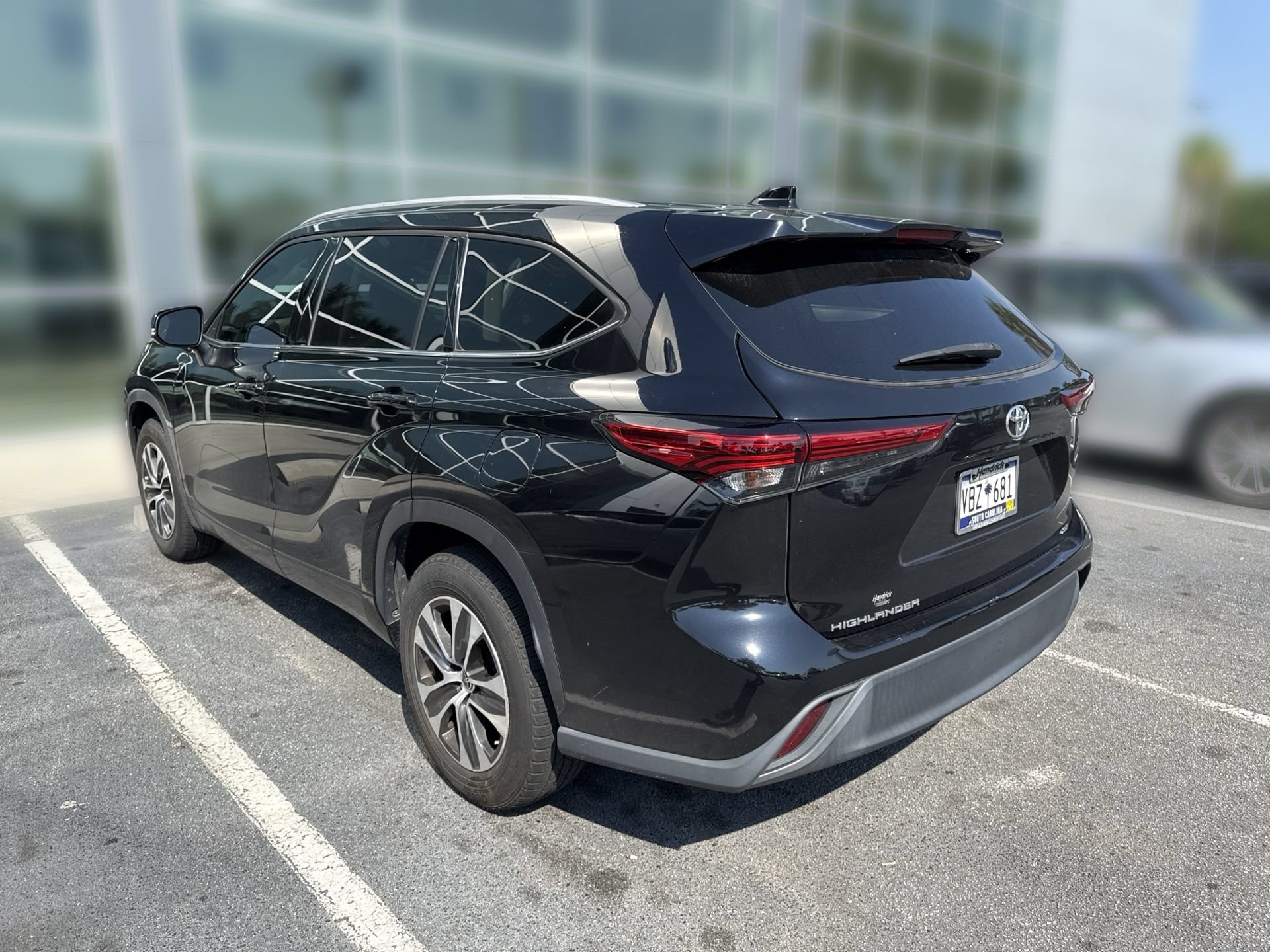 Used 2022 Toyota Highlander XLE FWD image 7