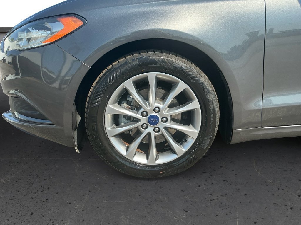 Certified 2017 Ford Fusion SE w/ Fusion SE Technology Package FWD image 13