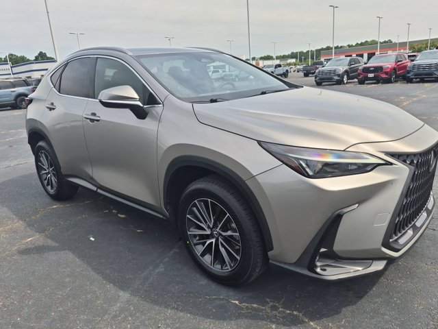 Used 2024 Lexus NX 250 FWD w/ Towing Package (2000 Lbs) image 2