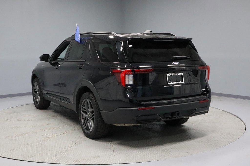 Certified 2025 Ford Explorer ST-Line w/ ST-Line Street Pack image 3