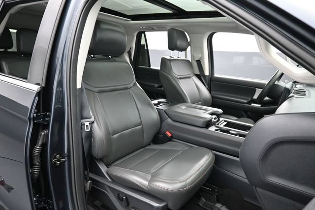 Certified 2025 Ford Expedition Active AWD/4WD image 32