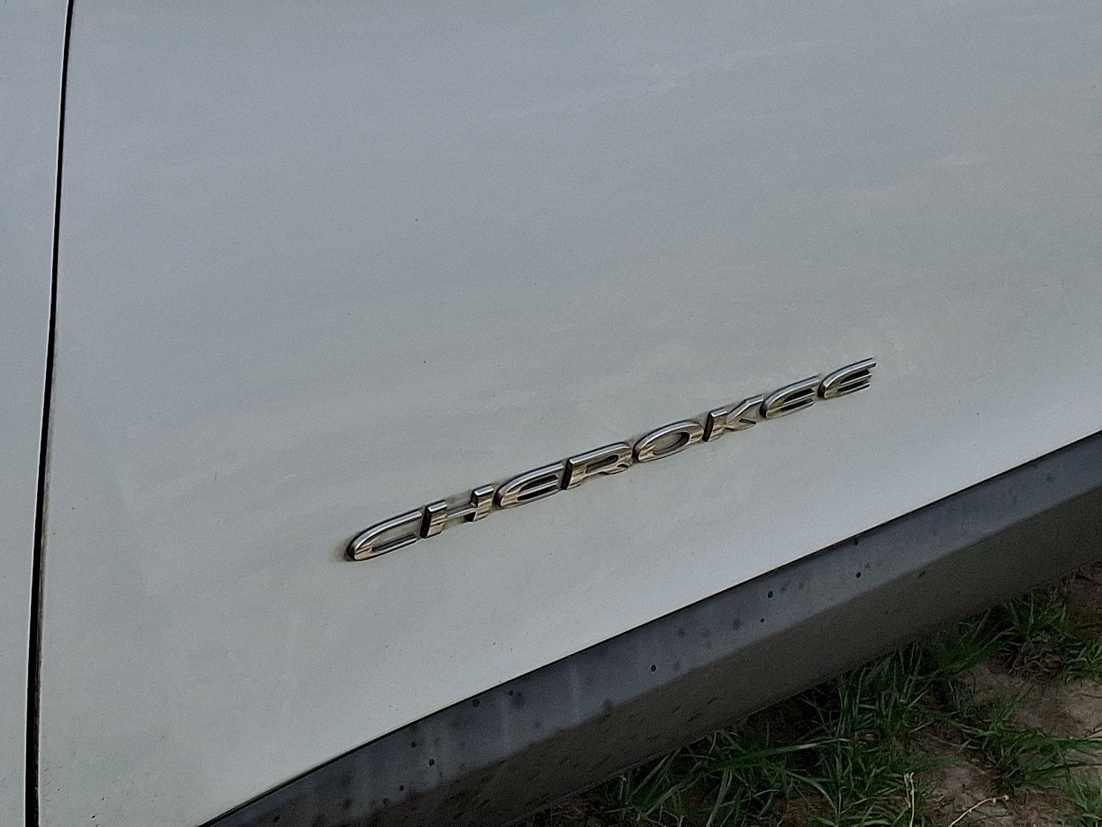 Used 2019 Jeep Cherokee Latitude w/ Popular Appearance Group FWD image 4