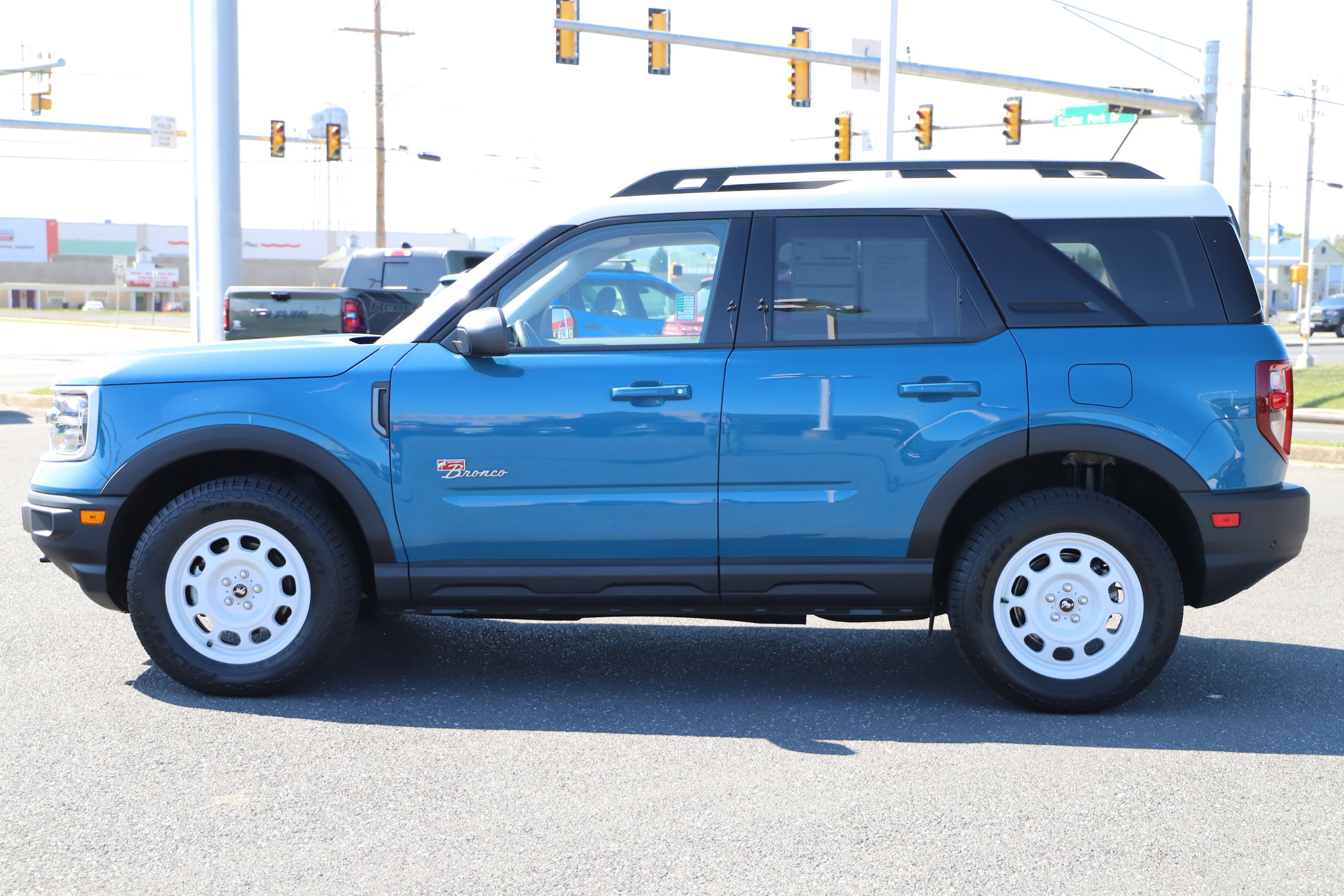 Certified 2023 Ford Bronco Sport Heritage Limited AWD/4WD image 4