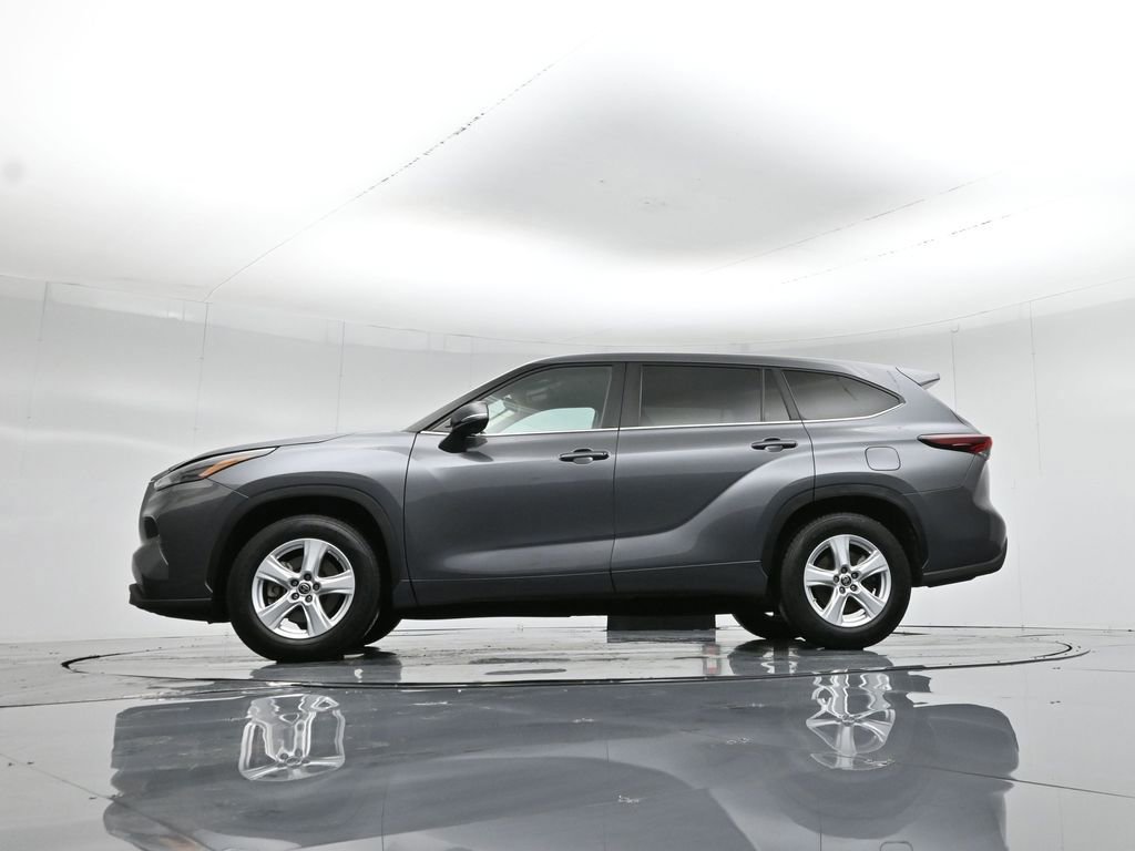 Used 2024 Toyota Highlander LE image 21