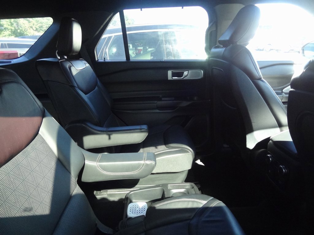 Certified 2020 Ford Explorer Platinum w/ Premium Technology Package image 9