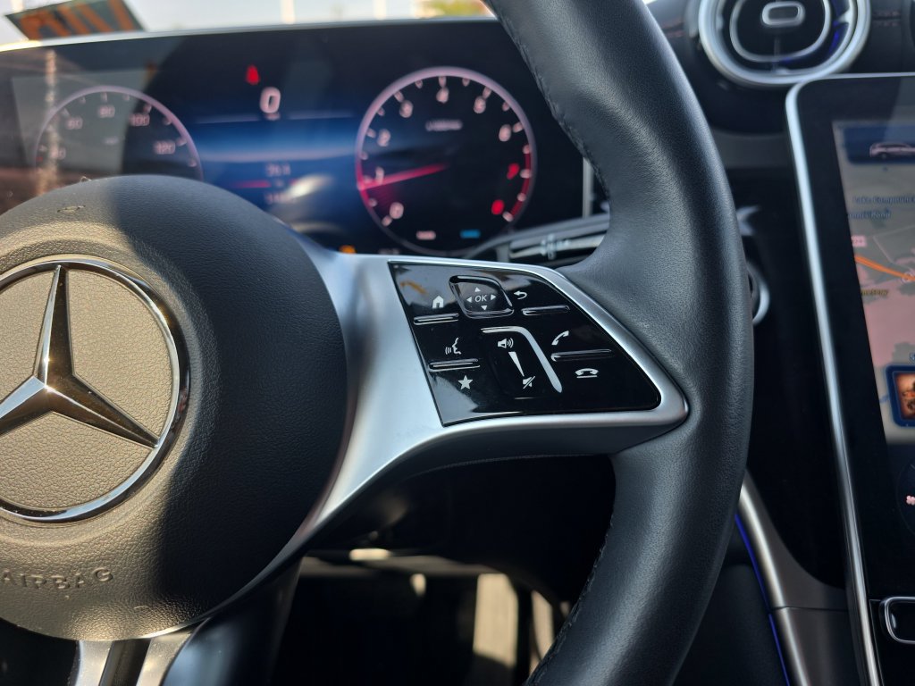 Used 2025 Mercedes-Benz GLC 300 4MATIC image 28