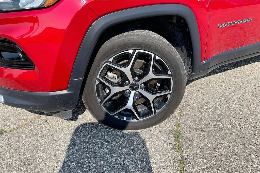Used 2025 Jeep Compass Limited AWD/4WD image 4