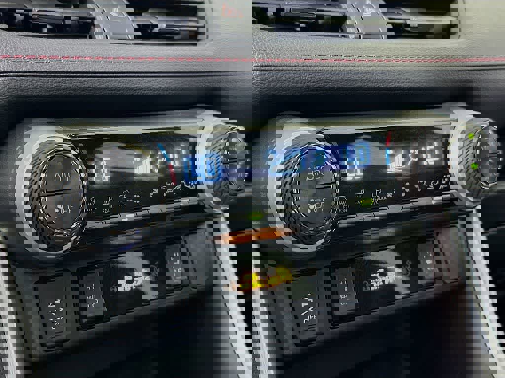 Used 2023 Toyota RAV4 SE w/ Weather & Moonroof Package image 21