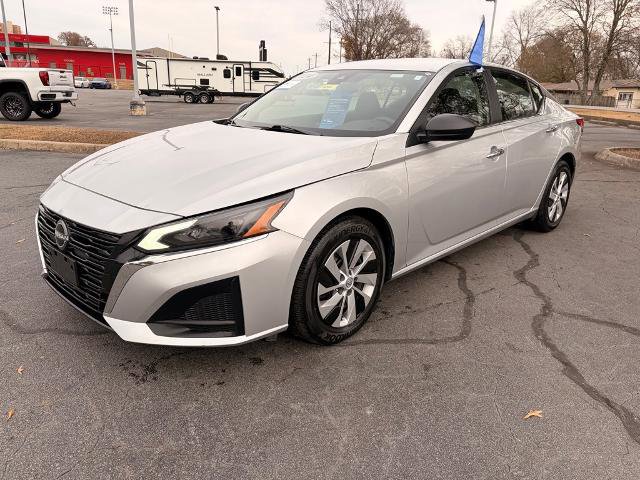 Used 2024 Nissan Altima 2.5 S image 3