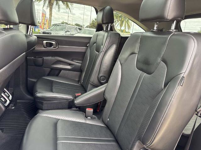 Used 2025 Kia Sorento EX w/ Panoramic Sunroof Package FWD image 19