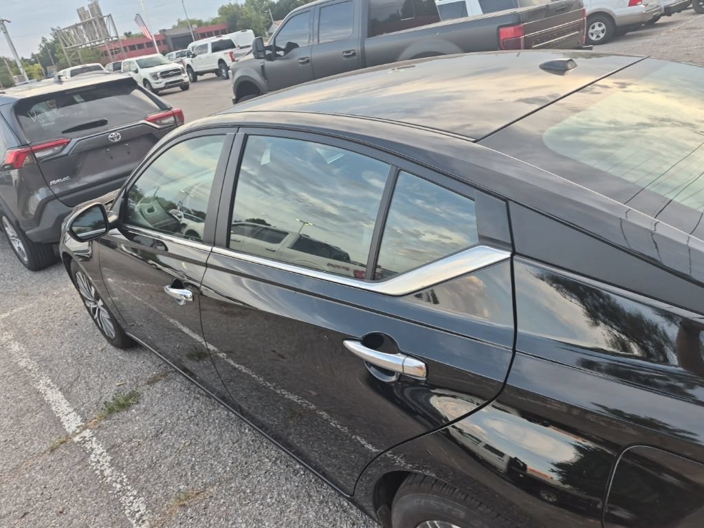 Used 2025 Nissan Altima 2.5 SV FWD image 10