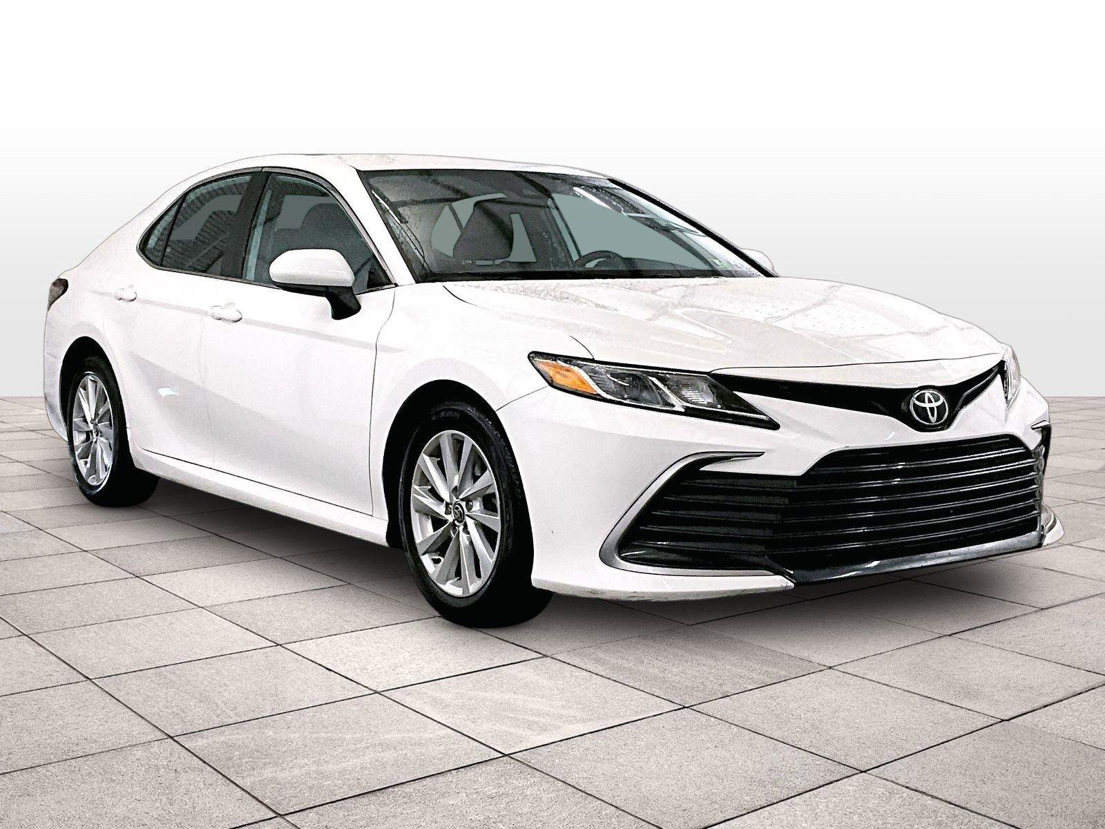Used 2022 Toyota Camry LE FWD image 2