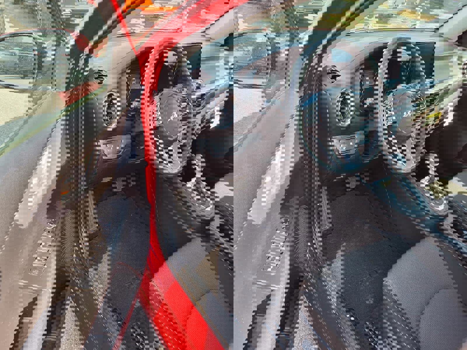 Used 2024 Kia Forte LXS w/ LXS Technology Package image 8