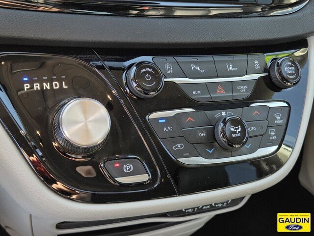 Used 2024 Chrysler Pacifica Touring-L FWD image 24